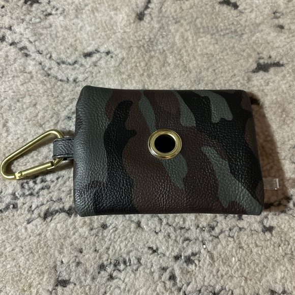 Steve Madden cameo pet set! - Picture 8 of 8